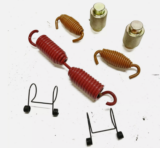 Boxed brake kit with retainer springs for heavy duty truck brake shoes